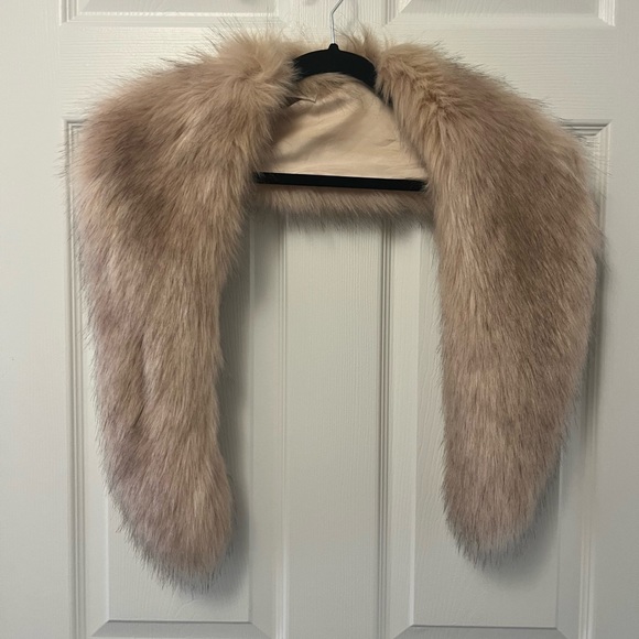 ✨ Blush Pink and Gray Faux Fur Stole/Wrap - Picture 3 of 5
